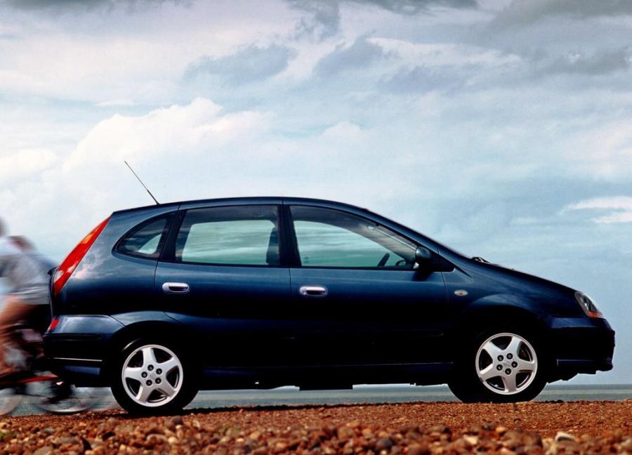  Nissan Almera Tino 2000 года  (UK) (фото 5 из 7)